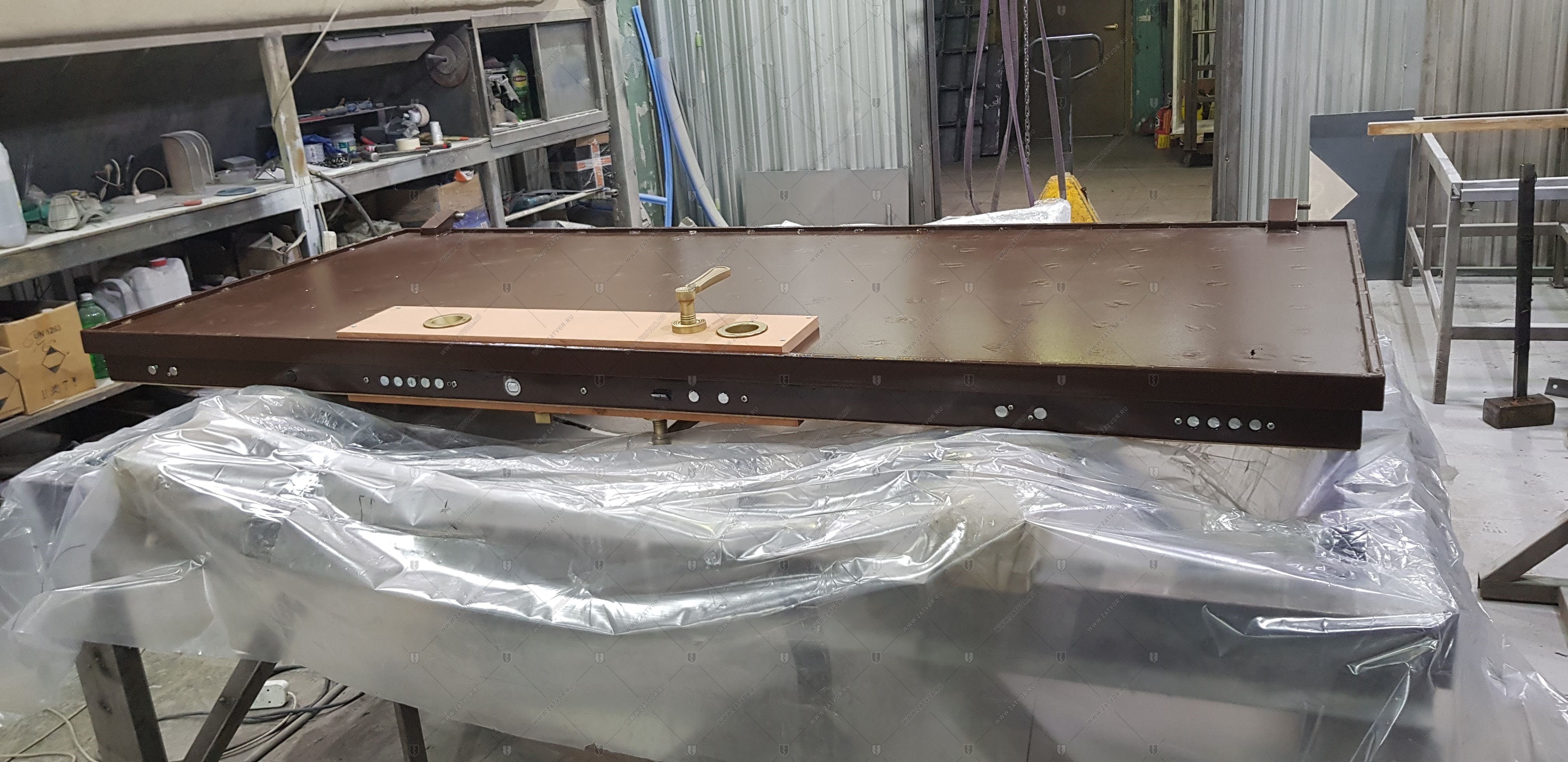 Бронированная дверь БАСТИОН-3 (правые петли)_15