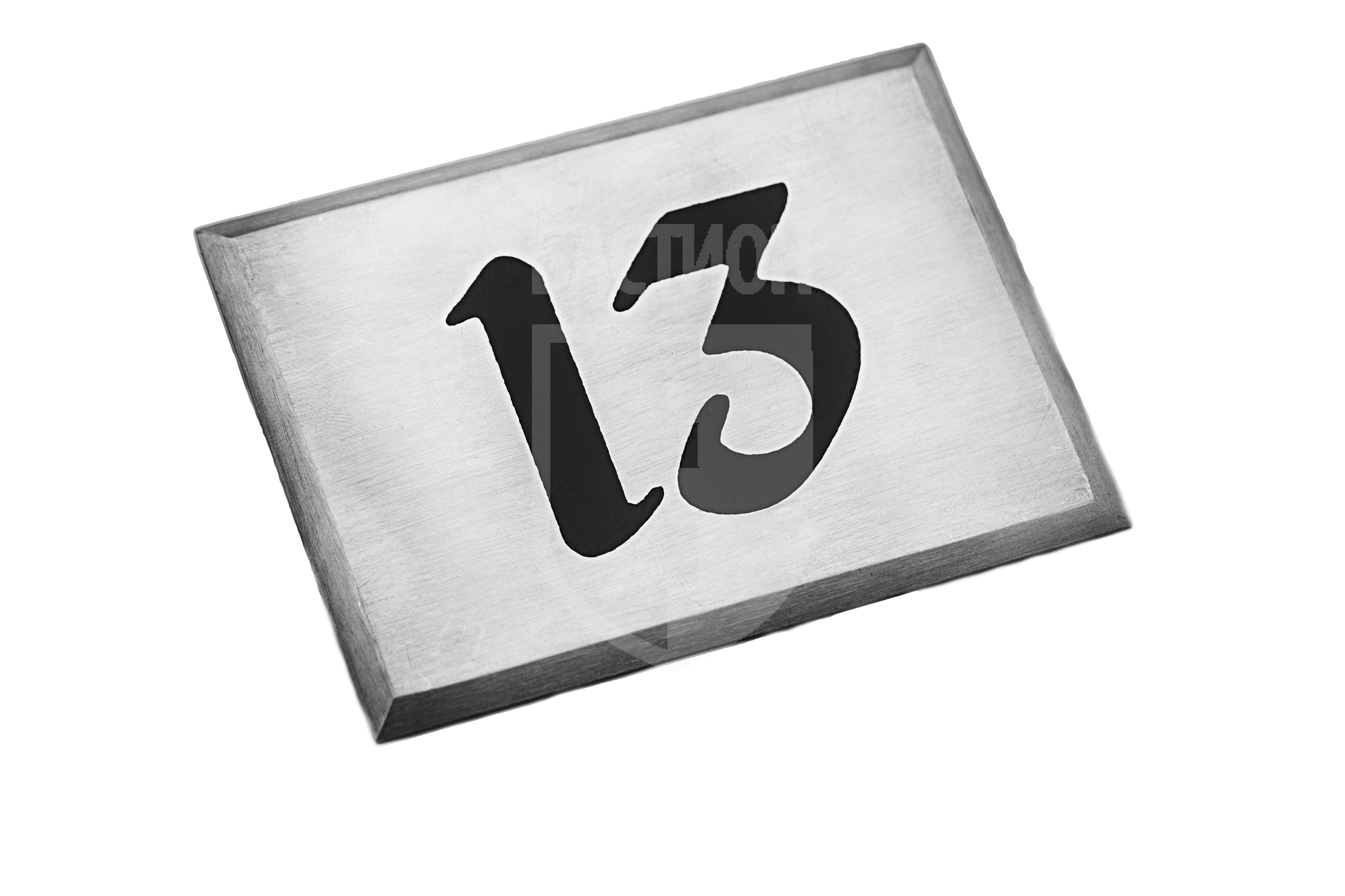 Декоративная табличка с номером квартиры